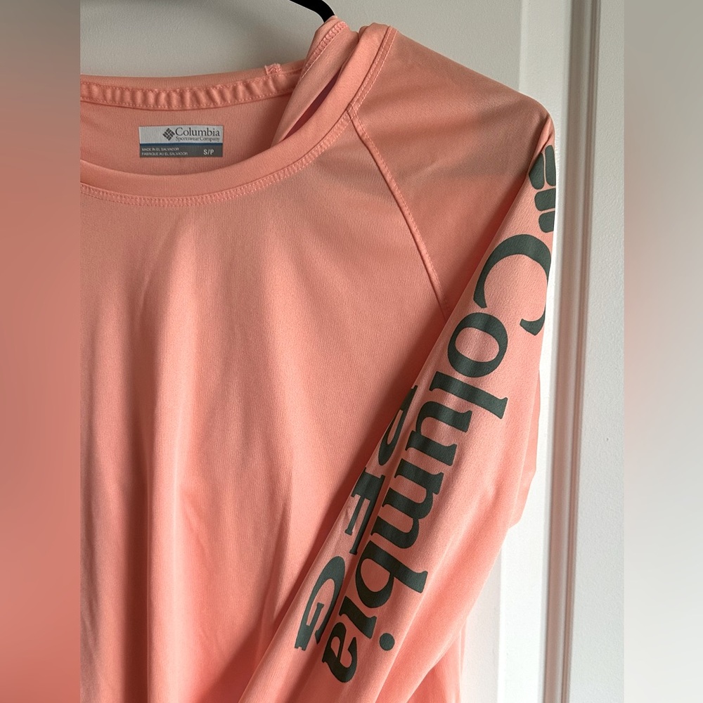 Columbia PFG Women’s Long Sleeve Hooded Sunshirt | Size: Small | Color: Coral